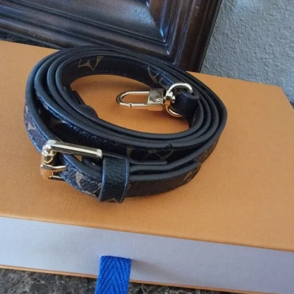 ❤Faux leather adjustable strap ❤ - Picture 5 of 11